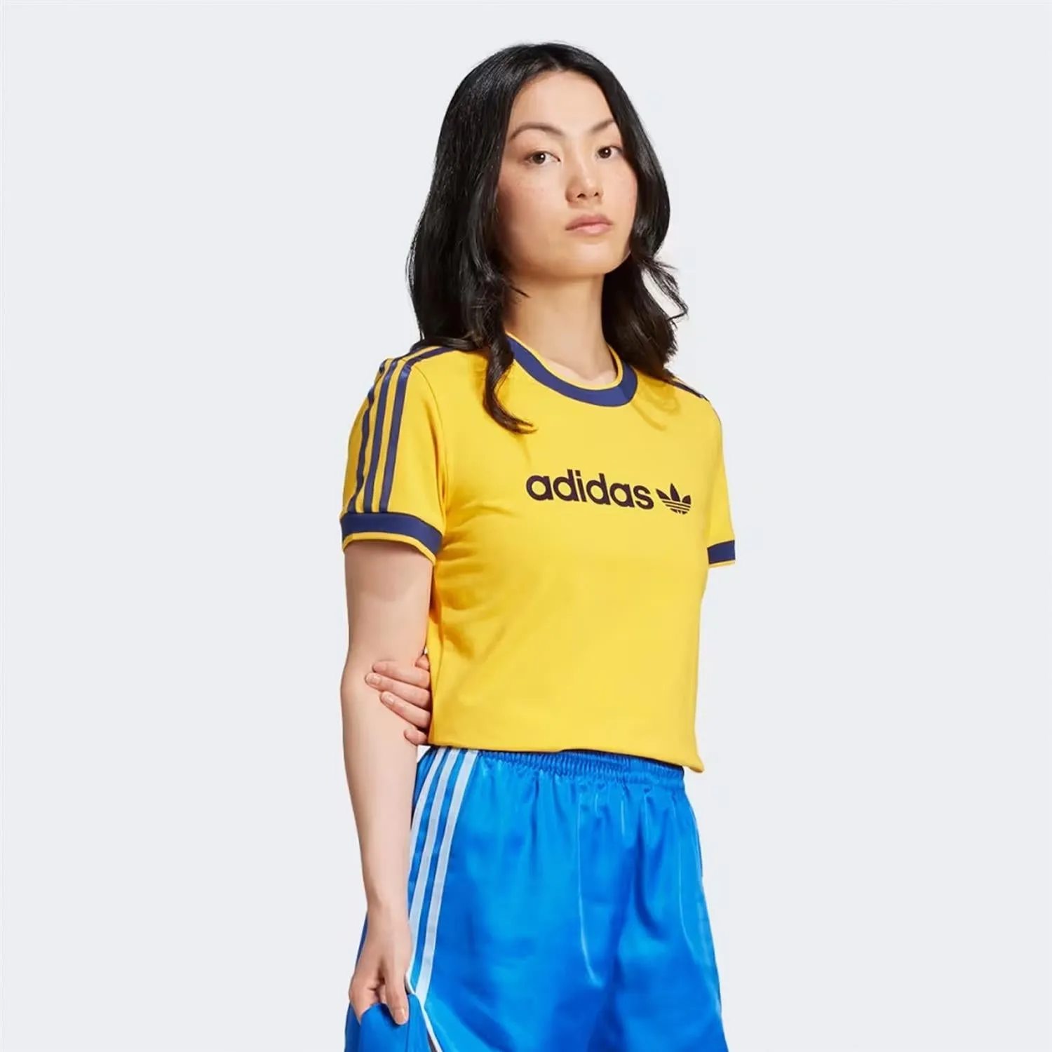 07361 Adidas Badge slim tee Crew Yellow